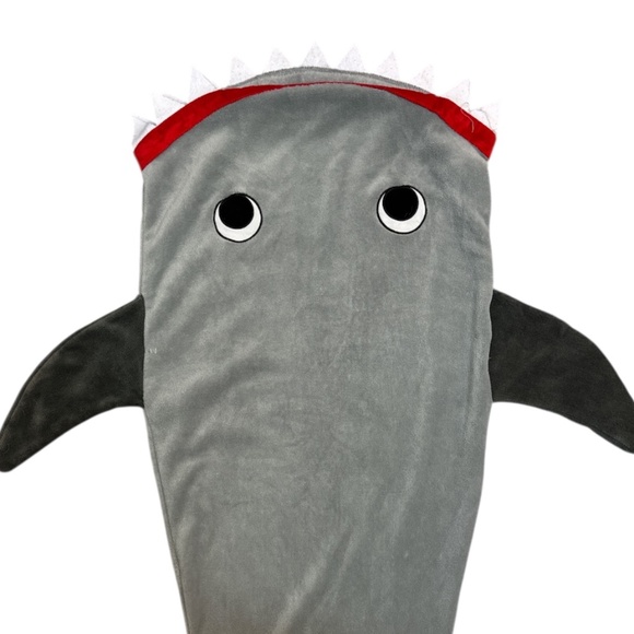 Shark Blankie Tail for Kids - Picture 5 of 5